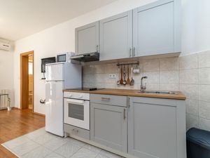 23047985-Ferienwohnung-4-Okrug Gornji-300x225-4