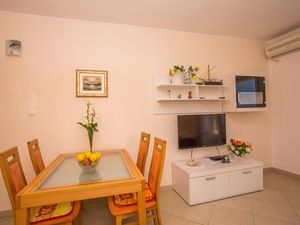 18321554-Ferienwohnung-4-Okrug Gornji-300x225-2