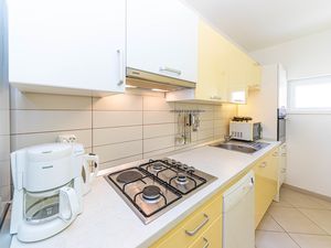 18321554-Ferienwohnung-4-Okrug Gornji-300x225-3