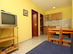 18323989-Ferienwohnung-4-Okrug Gornji-300x225-2