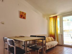 18323804-Ferienwohnung-4-Okrug Gornji-300x225-1