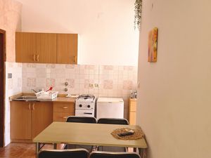 18323804-Ferienwohnung-4-Okrug Gornji-300x225-2