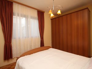 18323872-Ferienwohnung-2-Okrug Gornji-300x225-4