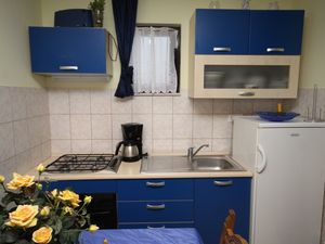 18321946-Ferienwohnung-2-Okrug Gornji-300x225-2