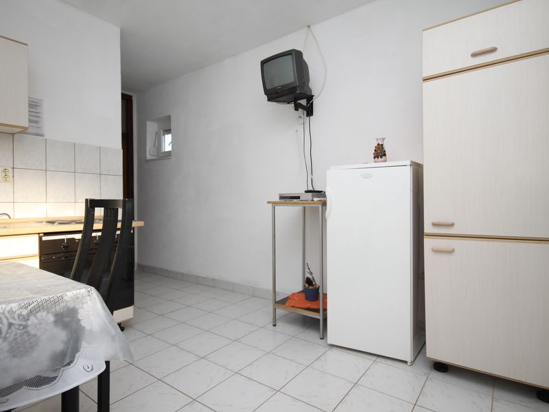 18323150-Ferienwohnung-2-Okrug Gornji-800x600-2