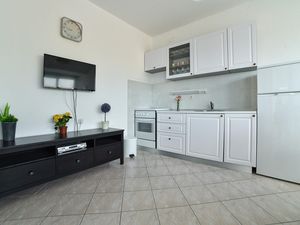 18321349-Ferienwohnung-5-Okrug Gornji-300x225-4