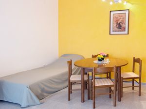 18323273-Ferienwohnung-4-Okrug Gornji-300x225-4