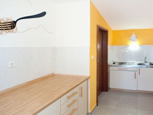 18323273-Ferienwohnung-4-Okrug Gornji-300x225-5