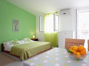 18321563-Ferienwohnung-3-Okrug Gornji-300x225-3