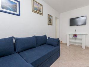 18322647-Ferienwohnung-3-Okrug Gornji-300x225-1