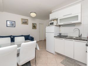 18322647-Ferienwohnung-3-Okrug Gornji-300x225-4