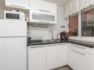 18322647-Ferienwohnung-3-Okrug Gornji-300x225-5