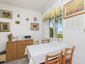 18323728-Ferienwohnung-3-Okrug Gornji-300x225-5