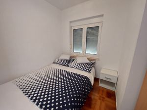 18323875-Ferienwohnung-3-Okrug Gornji-300x225-4