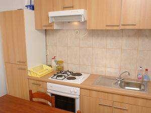 18322798-Ferienwohnung-3-Okrug Gornji-300x225-4