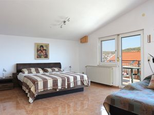 18511387-Ferienwohnung-5-Okrug Gornji-300x225-3