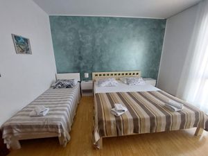 18559734-Ferienwohnung-6-Okrug Gornji-300x225-5