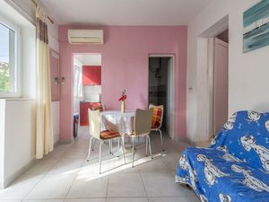 18750804-Ferienwohnung-4-Okrug Gornji-300x225-2