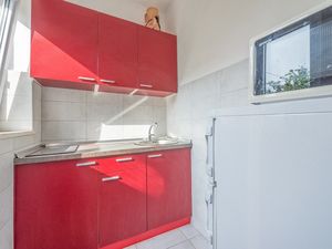 18750804-Ferienwohnung-4-Okrug Gornji-300x225-4