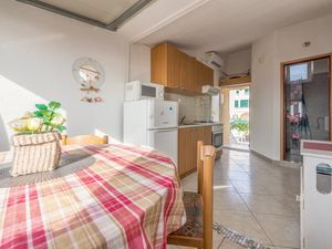 18742370-Ferienwohnung-4-Okrug Gornji-300x225-2