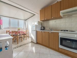 18742370-Ferienwohnung-4-Okrug Gornji-300x225-3