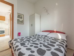 18742370-Ferienwohnung-4-Okrug Gornji-300x225-5