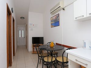 18790061-Ferienwohnung-4-Okrug Gornji-300x225-1