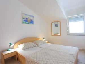 18790061-Ferienwohnung-4-Okrug Gornji-300x225-5