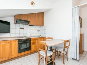 18780936-Ferienwohnung-4-Okrug Gornji-300x225-3