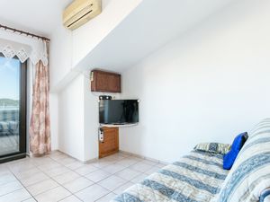 18780934-Ferienwohnung-4-Okrug Gornji-300x225-1