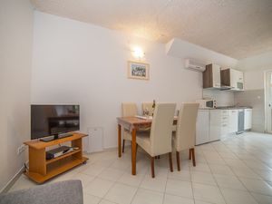 19086443-Ferienwohnung-3-Okrug Gornji-300x225-2