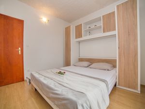 19086443-Ferienwohnung-3-Okrug Gornji-300x225-5