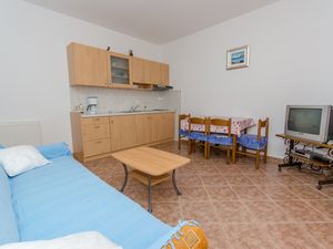 19367898-Ferienwohnung-4-Okrug Gornji-300x225-3