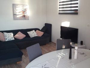 21472495-Ferienwohnung-4-Okrug Gornji-300x225-1