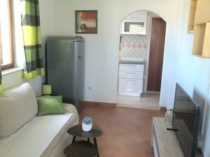 22330801-Ferienwohnung-8-Okrug Gornji-300x225-1