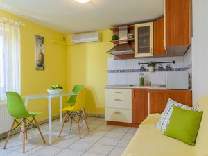 23131799-Ferienwohnung-2-Okrug Gornji-300x225-1