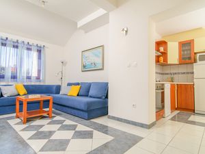 23132631-Ferienwohnung-6-Okrug Gornji-300x225-1