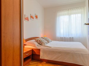 23131845-Ferienwohnung-5-Okrug Gornji-300x225-5