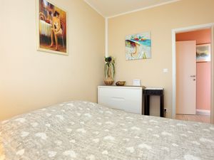 23570729-Ferienwohnung-4-Okrug Gornji-300x225-4