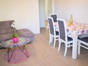 23650514-Ferienwohnung-4-Okrug Gornji-300x225-3