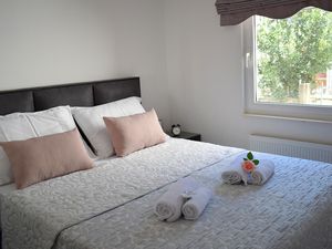 23650514-Ferienwohnung-4-Okrug Gornji-300x225-5