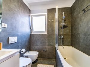 23675141-Ferienwohnung-4-Okrug Gornji-300x225-5