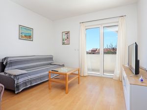 23699882-Ferienwohnung-4-Okrug Gornji-300x225-1