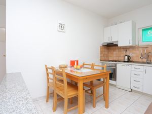 23699882-Ferienwohnung-4-Okrug Gornji-300x225-5