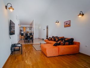 23924611-Ferienwohnung-6-Okrug Gornji-300x225-2