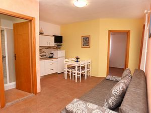 23951658-Ferienwohnung-3-Okrug Gornji-300x225-1