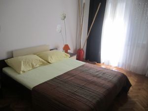 23974172-Ferienwohnung-6-Okrug Gornji-300x225-0