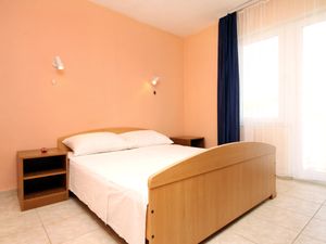 23929619-Ferienwohnung-4-Okrug Gornji-300x225-4