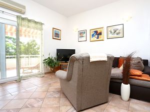 23926457-Ferienwohnung-6-Okrug Gornji-300x225-2