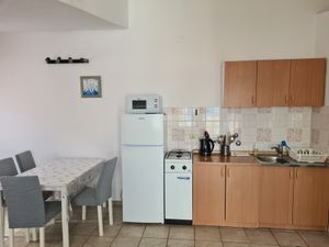 23929616-Ferienwohnung-4-Okrug Gornji-300x225-3